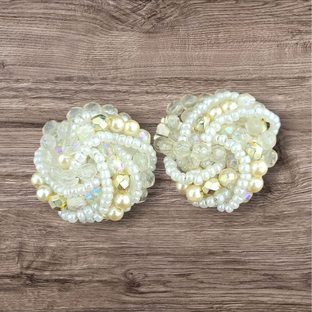 Vintage 1950s Cluster Clip-On Earrings Iridescent Beads Faux Pearls No Mark‎